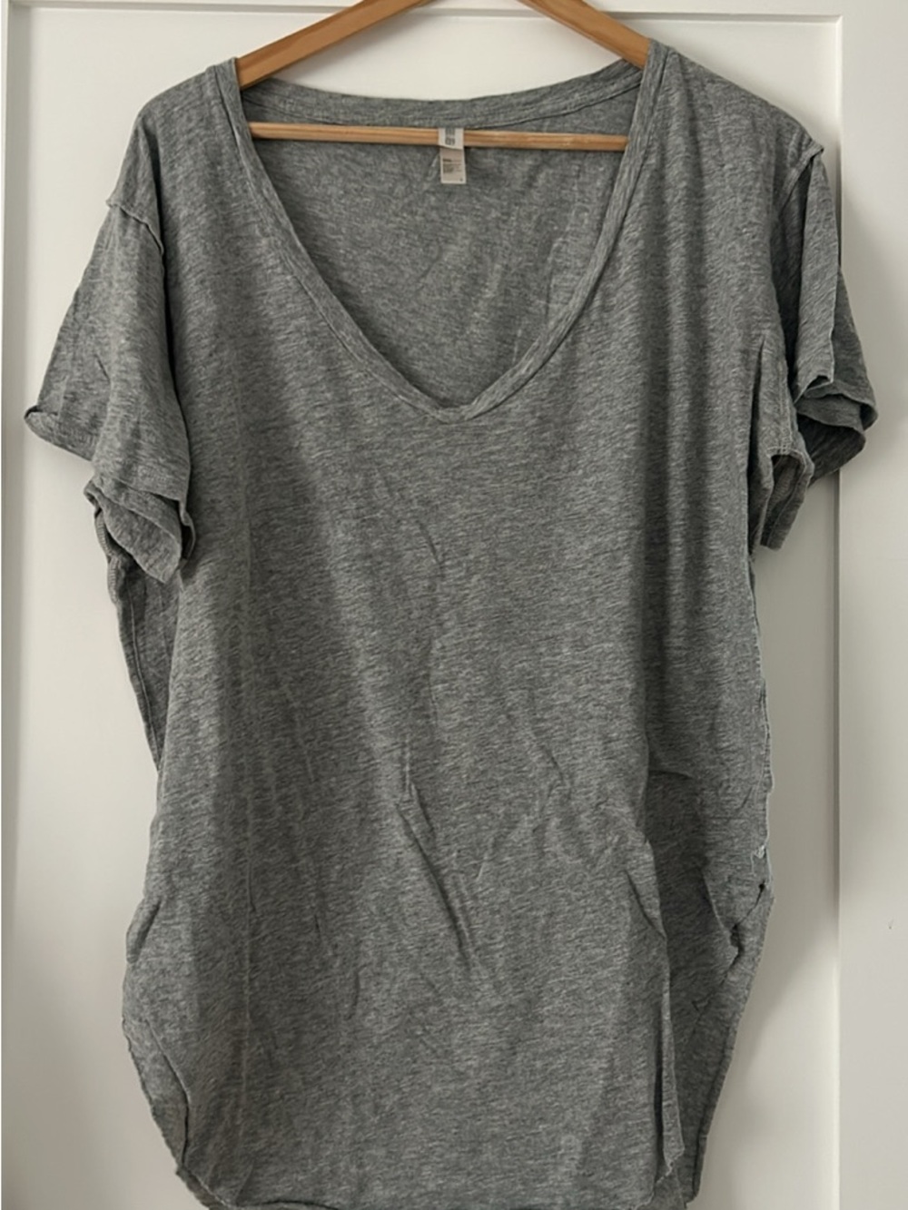 Relaxed V-Neck Short Sleeve Tee in Heather Gray